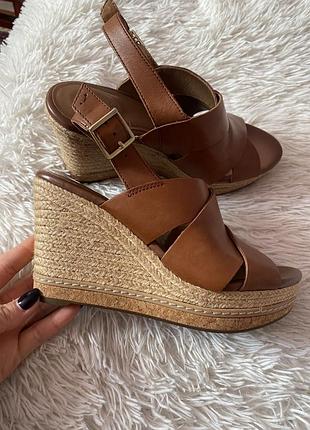 Босоніжки clarks