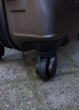 Топ! валіза пластикова wings 147 велика l кофейна