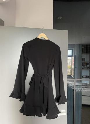 Черное платье на запах4 фото