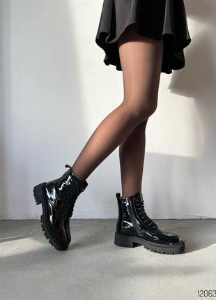 Черные натуральные лакированные лаковые демисезонные деми осенние ботинки на шнурках шнуровке толстой подошве лак осень5 фото