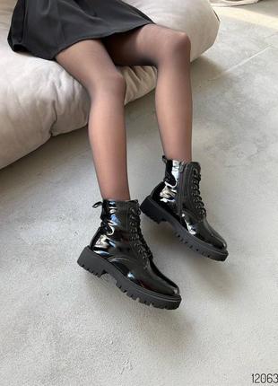 Черные натуральные лакированные лаковые демисезонные деми осенние ботинки на шнурках шнуровке толстой подошве лак осень7 фото