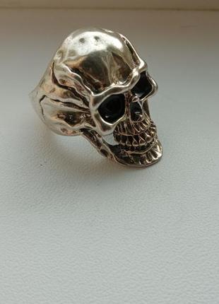 Перстень- череп металл.