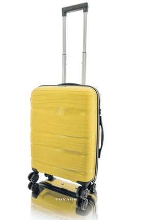 Дорожный чемодан ручная кладь s пластиковый полипропиленовый voyage super me на 4-х колесах желтый1 фото