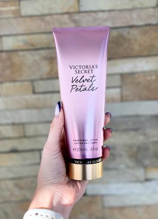 Лосьон для тела victoria's secret velvet petals, 236 мл1 фото