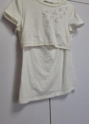 Біла облягаюча футболка з принтом птахи для вагітних та годуючих мам1 фото