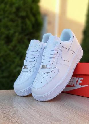 Жіночі кросівки nike air force 1 low white білого кольору