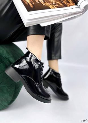 Шикарні жіночі зимові черевики, натуральна лакова шкіра