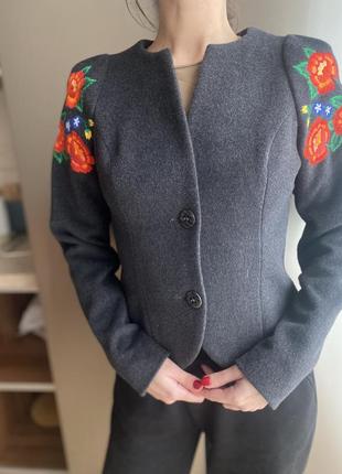Шерстяной пиджак с вышивкой с примесью кашемира2 фото
