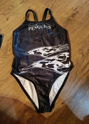 Крутий суцільний купальник