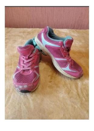 Кросівки для двору дачі