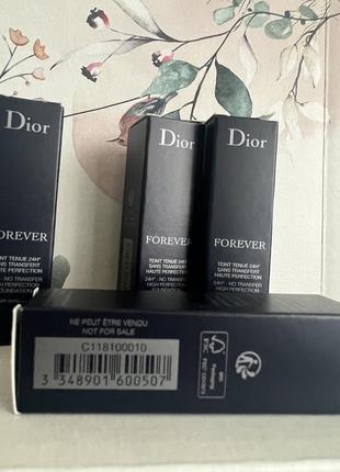 Тональна основа dior forever