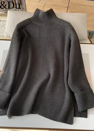 Серый плотный свитер