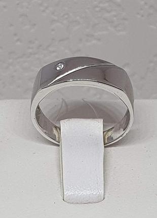 Серебряное кольцо с фианитами. 90100439 17,5