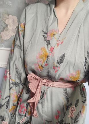 Накидка кимоно сатиновая с цветочным принтом8 фото