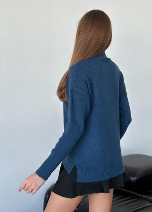 Агнровый свободный свитер темно-синего цвета3 фото
