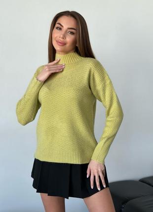 Агнровый свободный свитер оливкового цвета