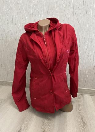 Червоний жакет