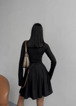 Черное женское приталенное платье в "wednesday" с расклешенной юбкой и шнуровкой в зоне декольте8 фото