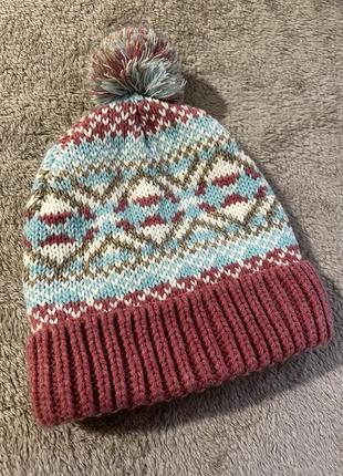 Тепла шапка в скандинавський візерунок