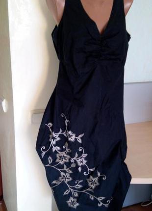 Черное легкое платье с шикарной вышивкой по подолу