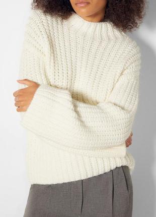 Объемный свитер bershka - xs, s, m, l - молочный2 фото