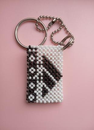 Брелок adidas з бісеру по власній схемі. брелок на подарунок