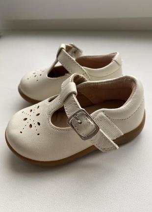 Детские белые туфли (размер eu19/uk 3)2 фото