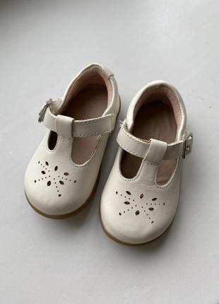 Детские белые туфли (размер eu19/uk 3)3 фото