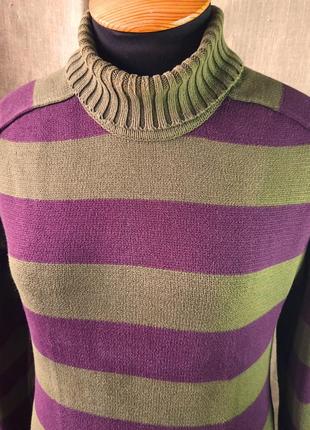 Удлиненный вязаный свитер с высоким горлом в полоски