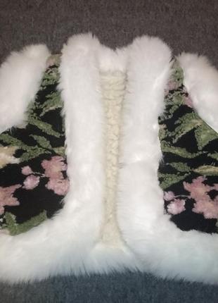 Дуже тепла та гарна жилетка на овчині