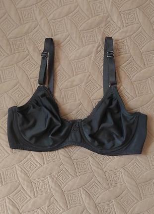 Бюстгалтер calvin klein.
