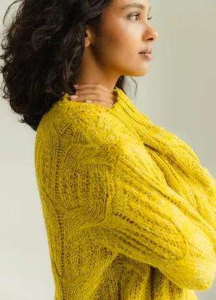 Теплый свитер оверсайз объемной вязки женский мирер оверсайз7 фото