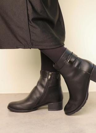 Классические черные удобные женские зимние ботинки на низком каблуке кожаные,натуральная кожа и мех1 фото