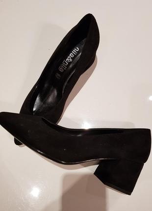 Туфлі чорного кольору на квадратному підборі nila&nila італія