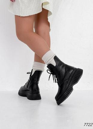 Стильные черные удобные женские зимние ботинки на повышенной подошве, кожаные,натуральная кожа и шерсть3 фото
