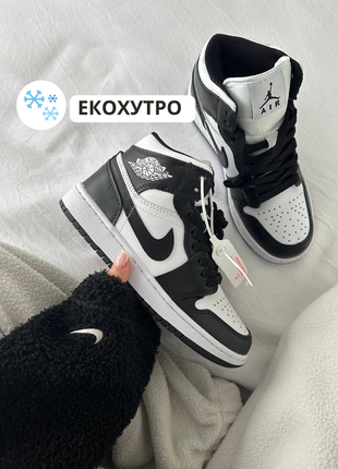 Шкіряні зимові кросівки найк джордан, nike air jordan 1. колір чорний з білим.