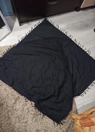 Классический черный платок-шарф с короткими кисточками2 фото
