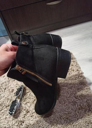 Класичні зручні чорні замшеві ботинки5 фото