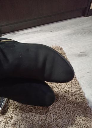 Класичні зручні чорні замшеві ботинки8 фото