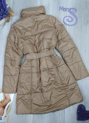Стеганая удлиненная куртка reserved женская бежевая с поясом еврозима размер 42 (м)4 фото