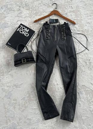 Брюки брюки в стиле ysl эко кожа черная со шнуровкой1 фото