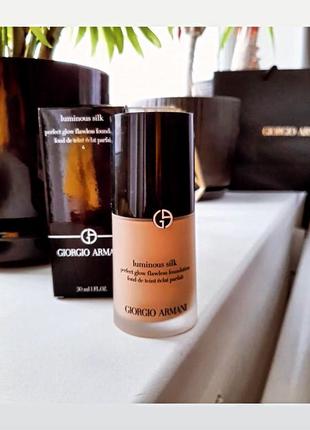 Тональний крем для обличчя giorgio armani silk тон 6