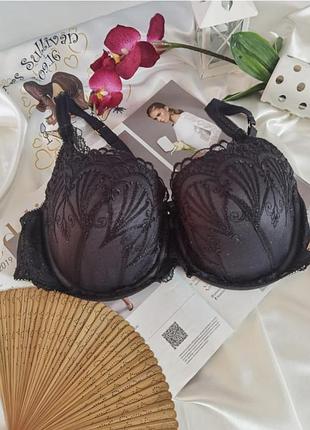 Брендовый кружевной бюстгальтер на тонком поролоне