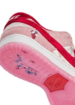 Кросівки жіночі рожеві / червоні замшеві / велюрові nike sb dunk low х strangelove skateboards8 фото