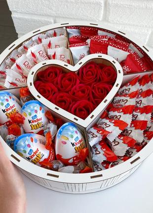 Xxl премиум подарок с красными розами и конфетами для любимой девушки, жены на день рождения2 фото