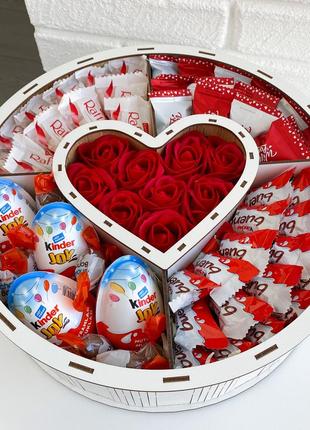Xxl премиум подарок с красными розами и конфетами для любимой девушки, жены на день рождения4 фото
