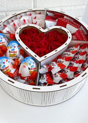 Xxl премиум подарок с красными розами и конфетами для любимой девушки, жены на день рождения3 фото