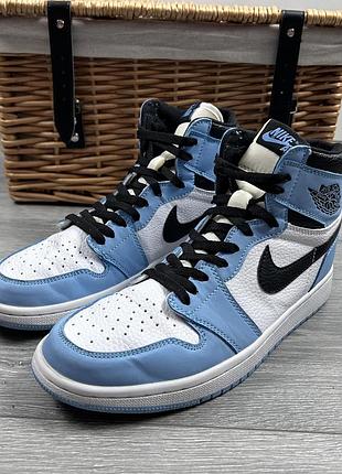 Оригінальні унісекс кросівки nike air jordan 1 retro high university1 фото