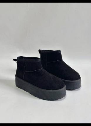 Ugg black hs