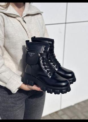 Boots honest black